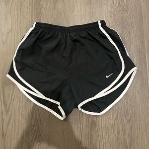 Women’s Nike Tempo Shorts- small